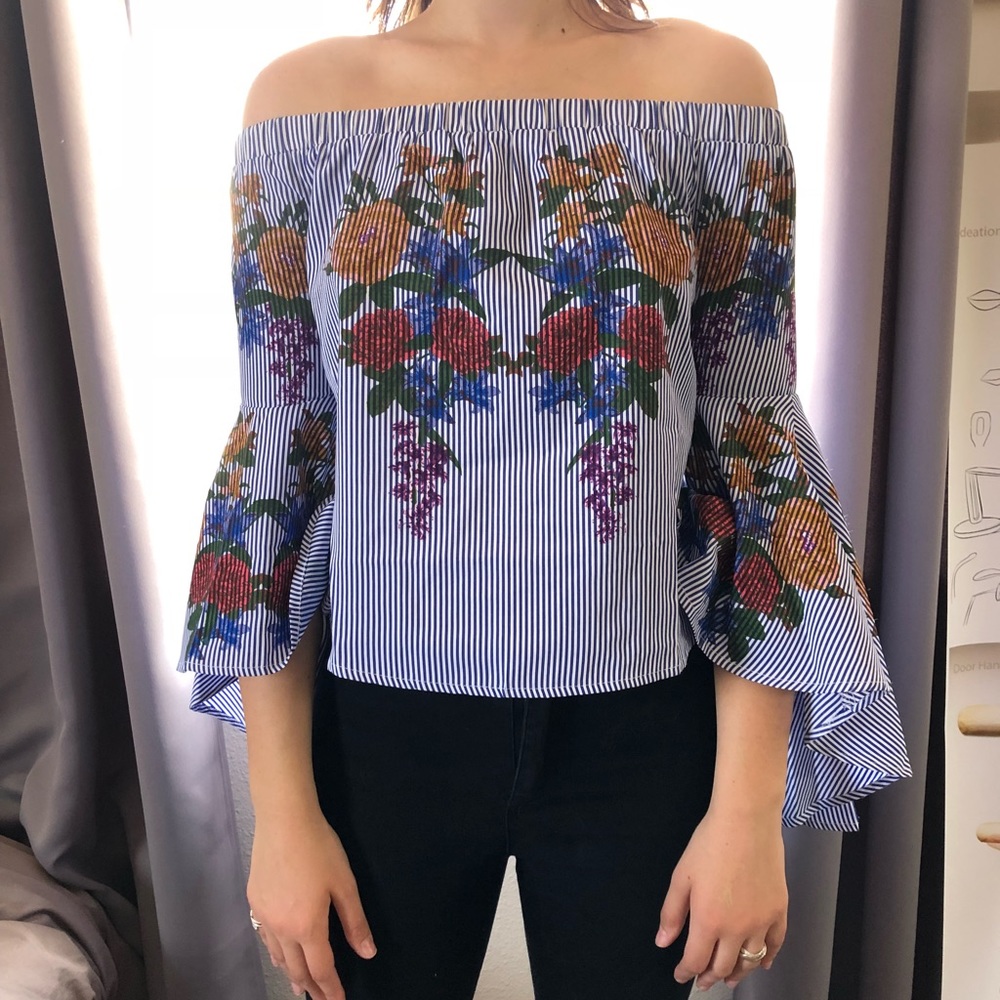 Off the shoulder flowy sleeve top